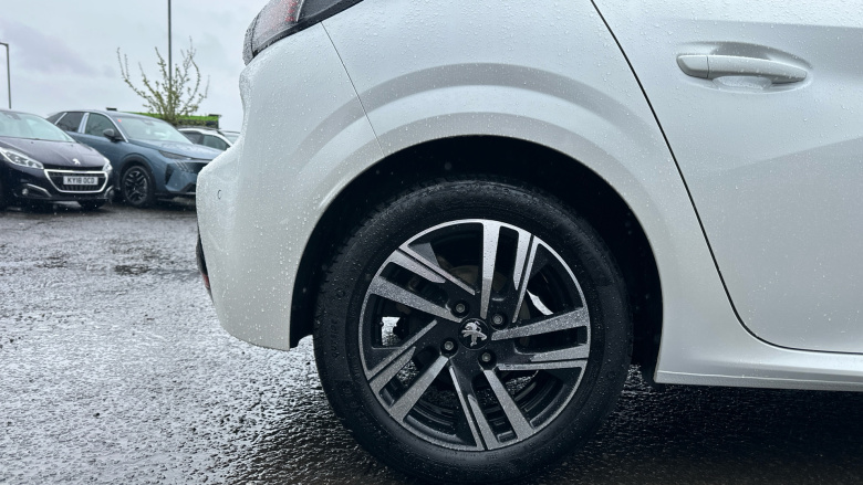 Peugeot 208 1.2 PureTech 100 Allure Premium + 5dr Petrol Hatchback